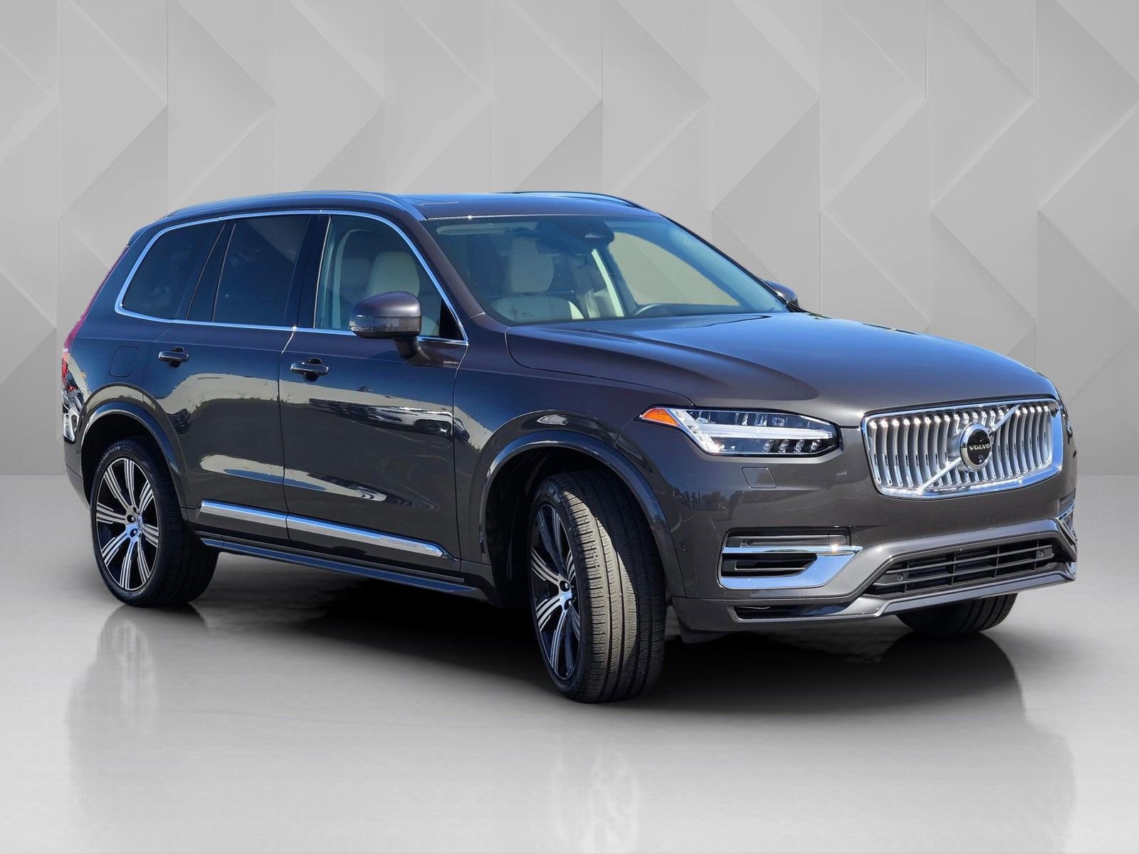 Used 2024 Volvo XC90 T8 Plus w/ Protection Package Premier AWD/4WD image 8