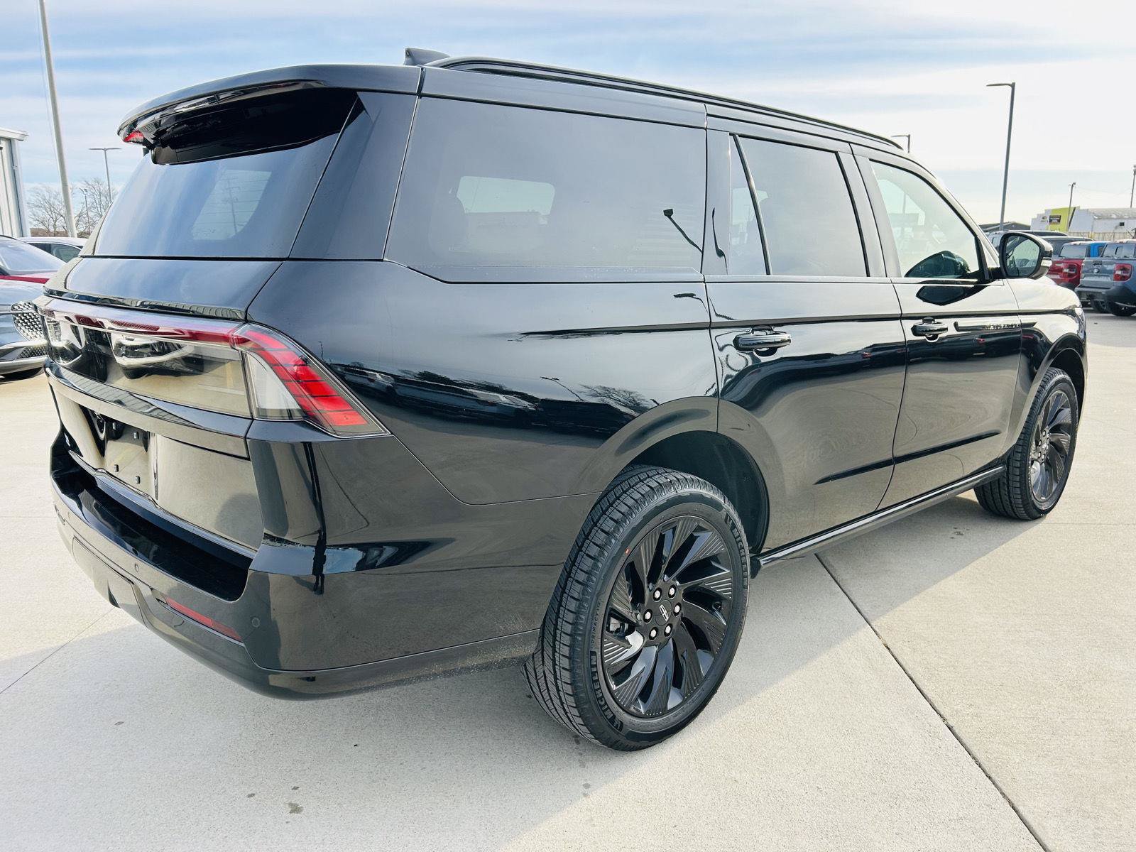 New 2026 Lincoln Navigator Reserve w/ Jet Appearance Package AWD/4WD image 55