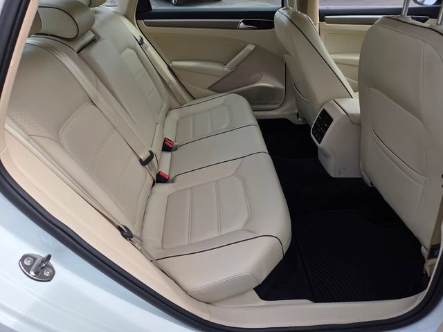 Used 2018 Volkswagen Passat 2.0T SE FWD image 14