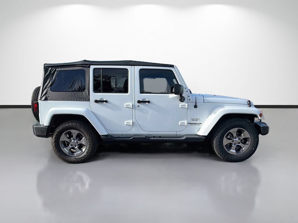Used 2017 Jeep Wrangler Unlimited Sahara w/ Connectivity Group AWD/4WD image 2