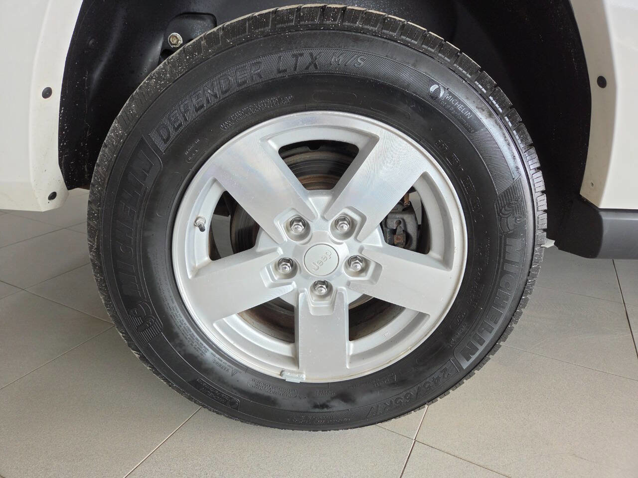 Used 2007 Jeep Commander Sport image 10