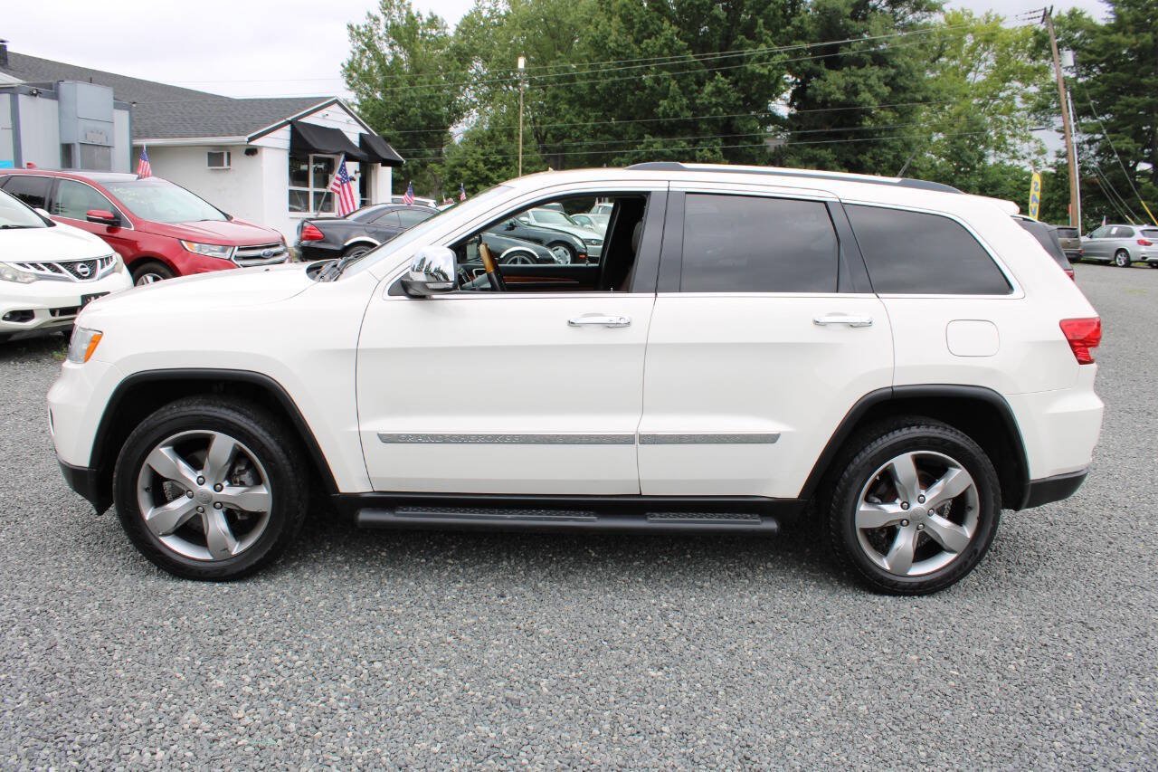 Used 2012 Jeep Grand Cherokee Overland AWD/4WD image 10