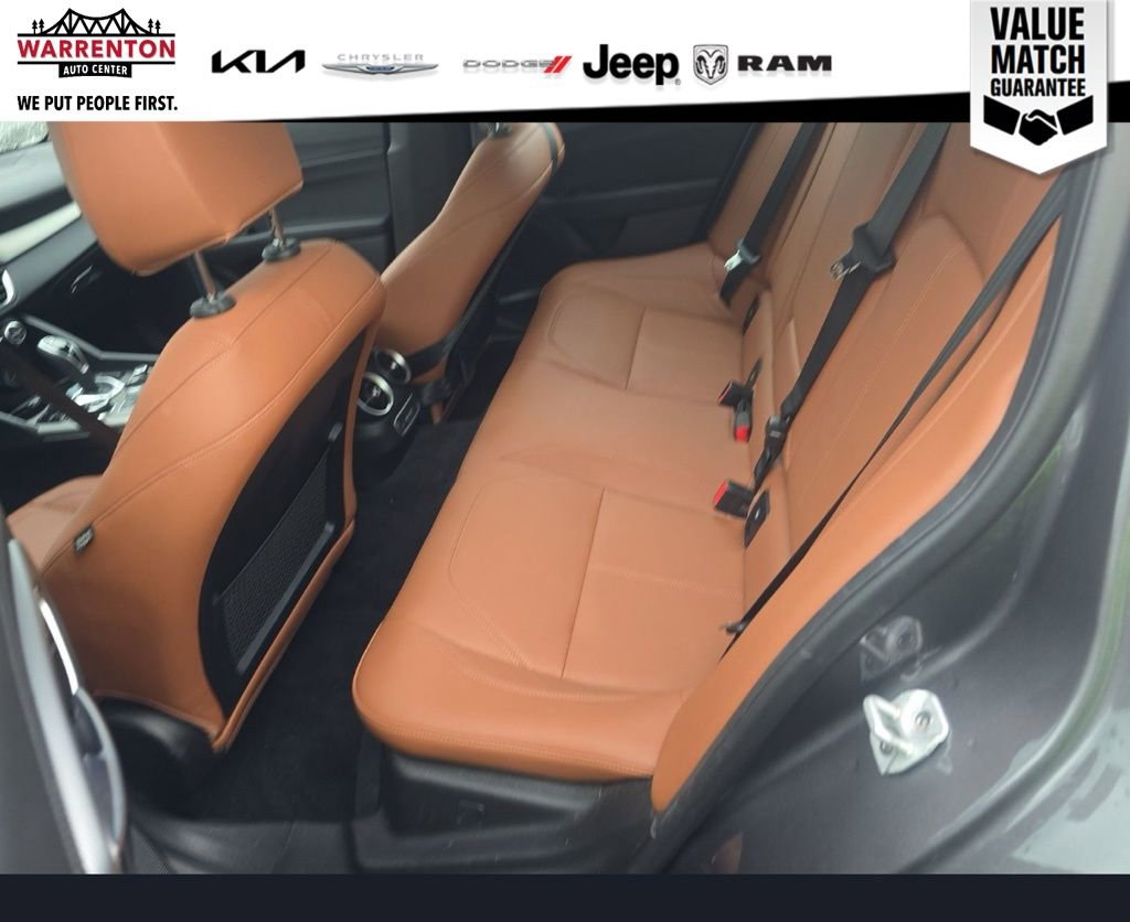 Used 2024 Alfa Romeo Giulia Ti AWD/4WD image 5
