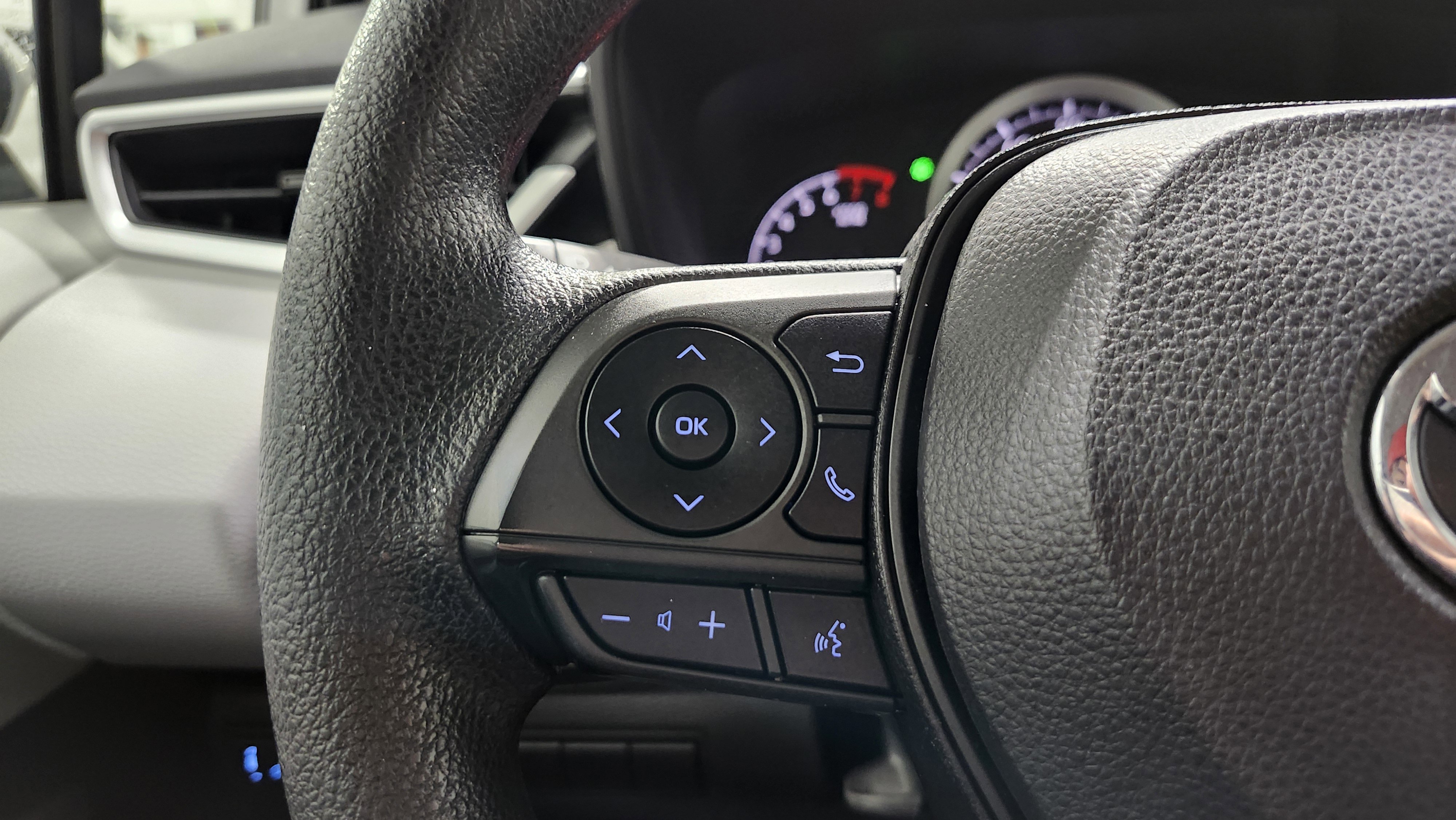 Used 2020 Toyota Corolla LE image 28