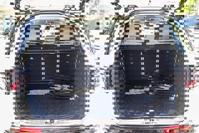 New 2024 Land Rover Discovery Sport S image 27