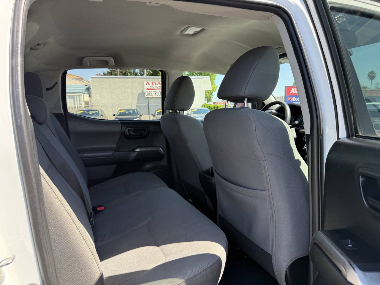 Used 2018 Toyota Tacoma SR5 RWD image 12
