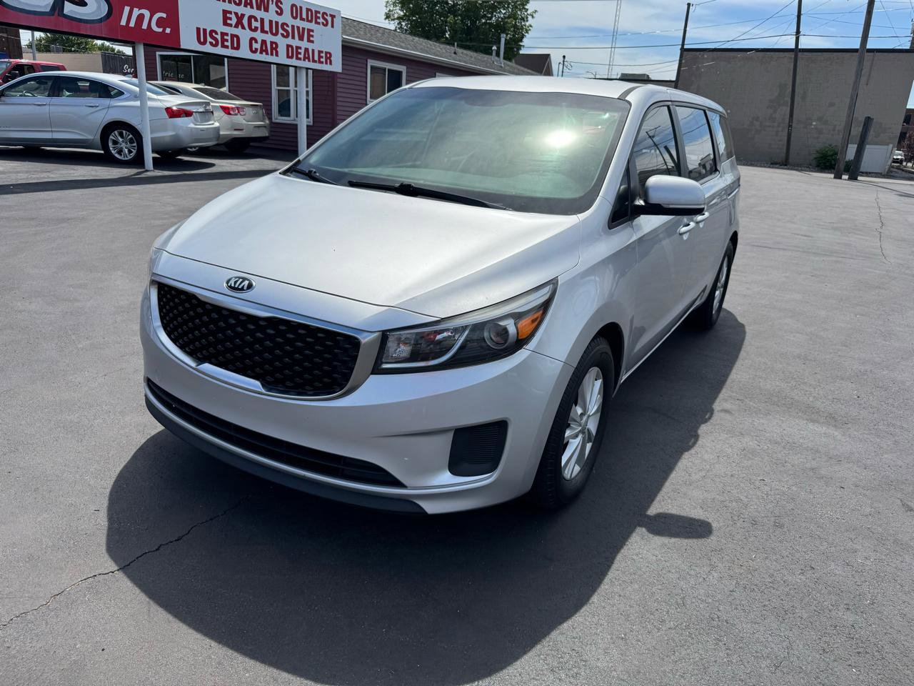 Used 2017 Kia Sedona L FWD image 2