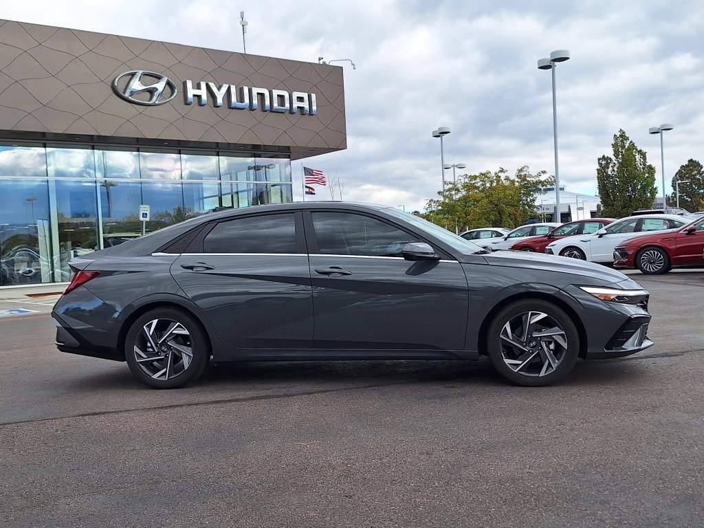 Certified 2024 Hyundai Elantra Limited FWD image 2