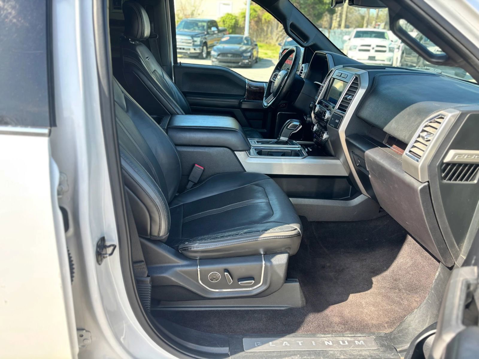 Used 2016 Ford F150 Platinum w/ Equipment Group 701A Luxury AWD/4WD image 17