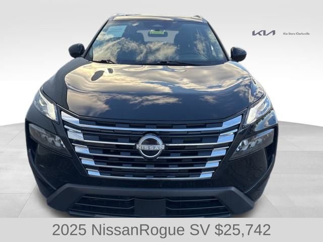 Used 2025 Nissan Rogue SV w/ SV Premium Package image 3