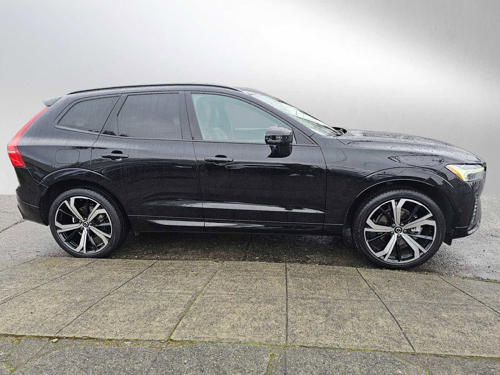 Certified 2023 Volvo XC60 B5 Ultimate image 2