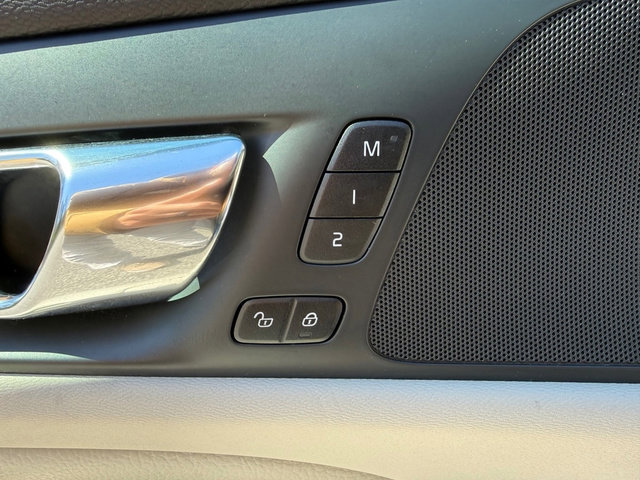 Used 2020 Volvo S60 T5 Momentum image 12