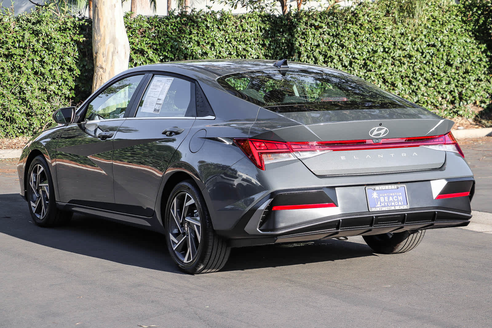 Certified 2025 Hyundai Elantra SEL FWD image 8