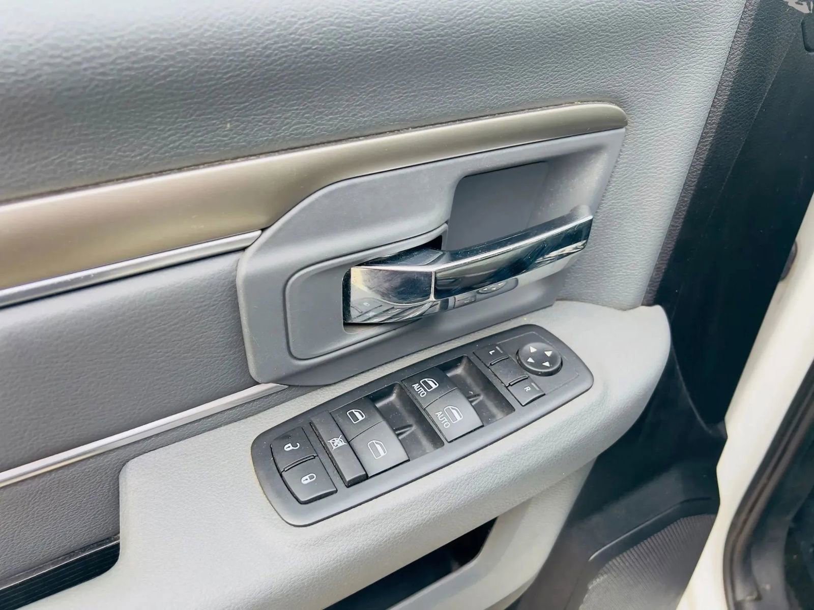 Used 2016 RAM 2500 SLT AWD/4WD image 23
