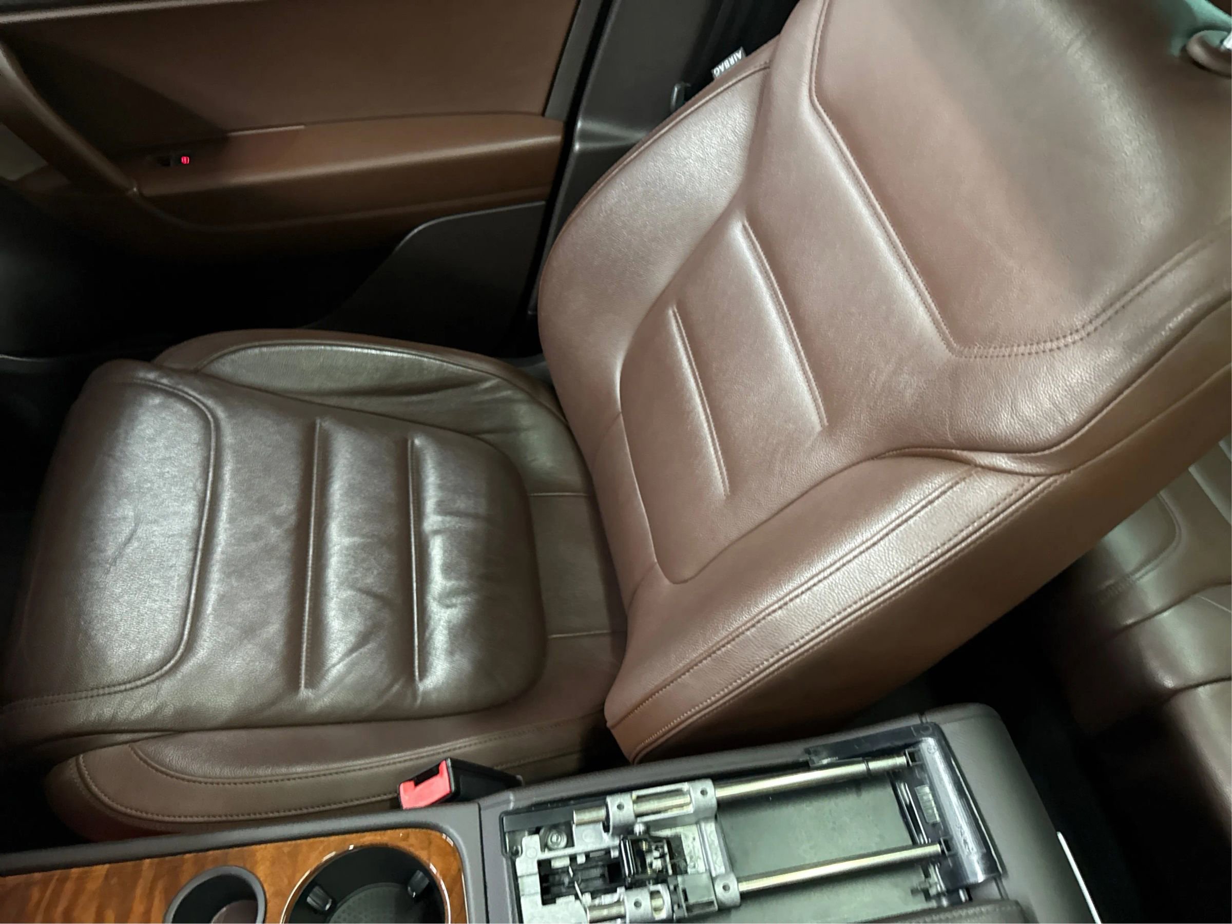 Used 2013 Volkswagen Touareg TDI image 31