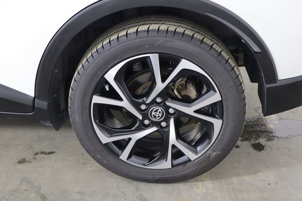 Used 2020 Toyota C-HR XLE image 41