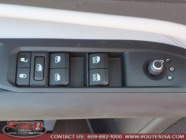Used 2025 Jeep Compass Limited w/ Elite Group AWD/4WD image 26