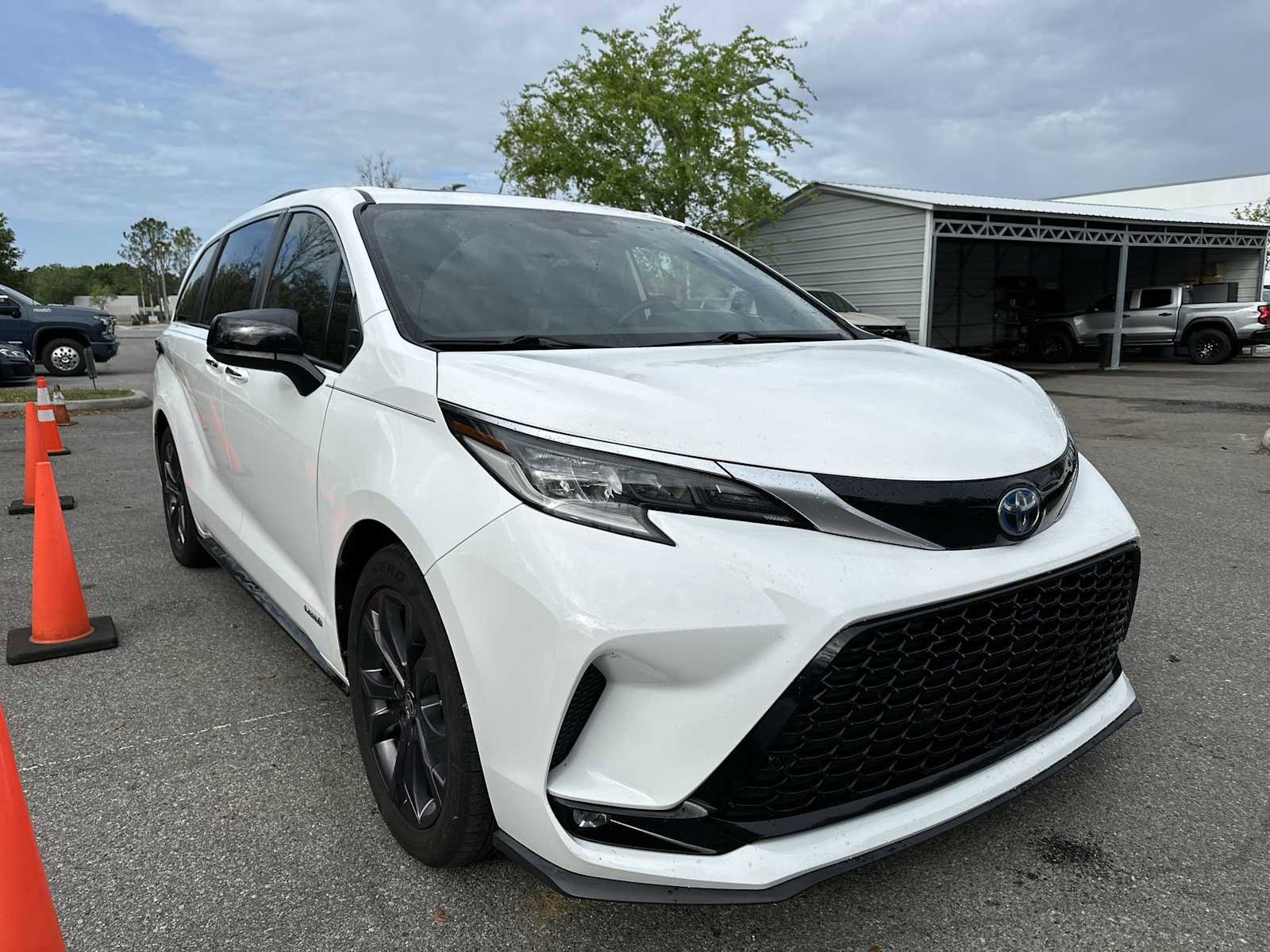 Used 2021 Toyota Sienna XSE image 8