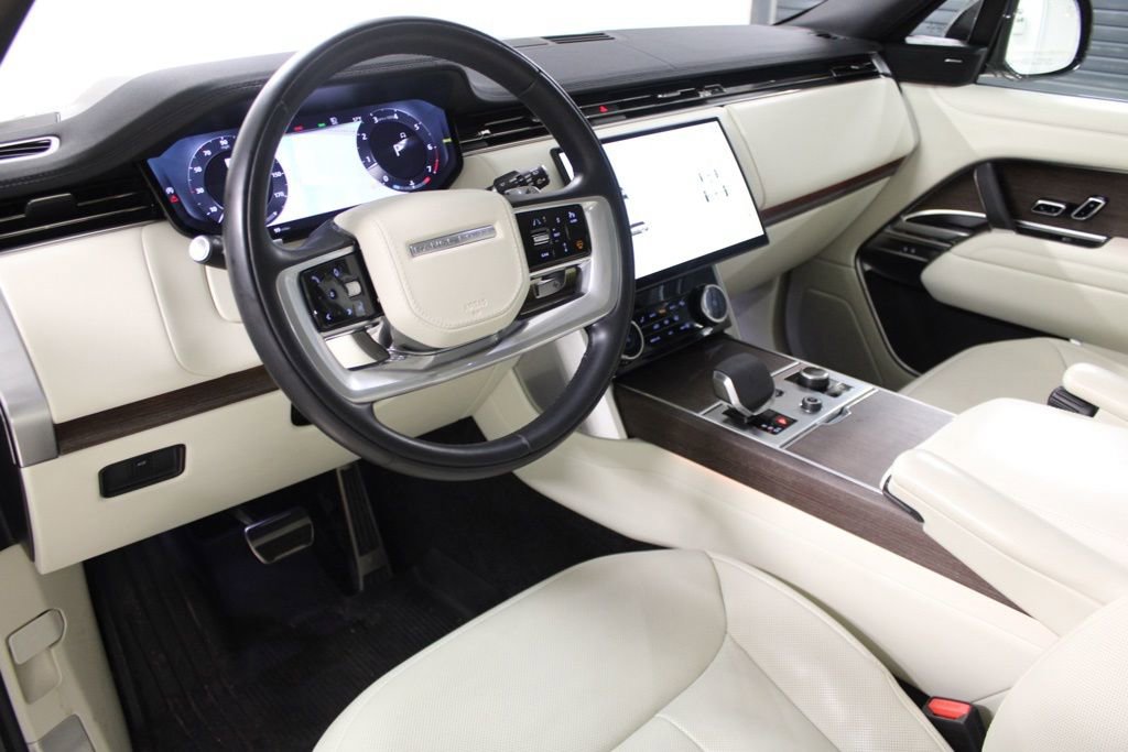 Used 2023 Land Rover Range Rover SE image 4