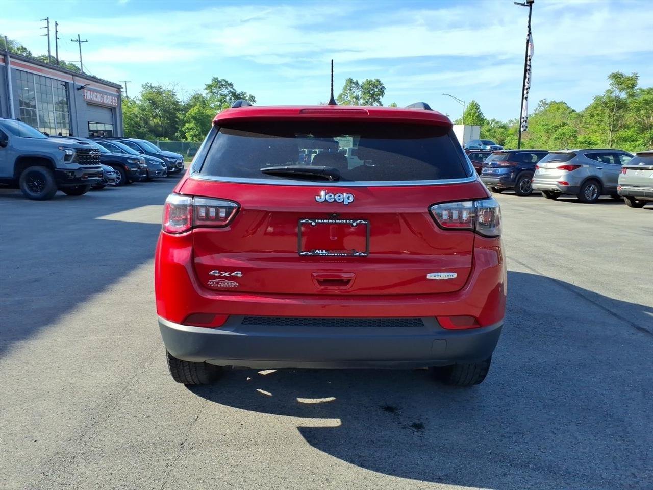 Used 2024 Jeep Compass Latitude AWD/4WD image 4
