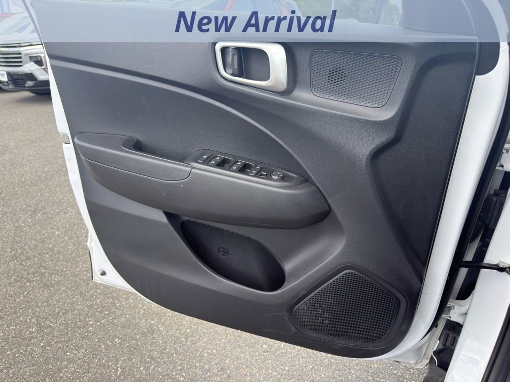 Used 2025 Hyundai Venue SEL FWD image 11