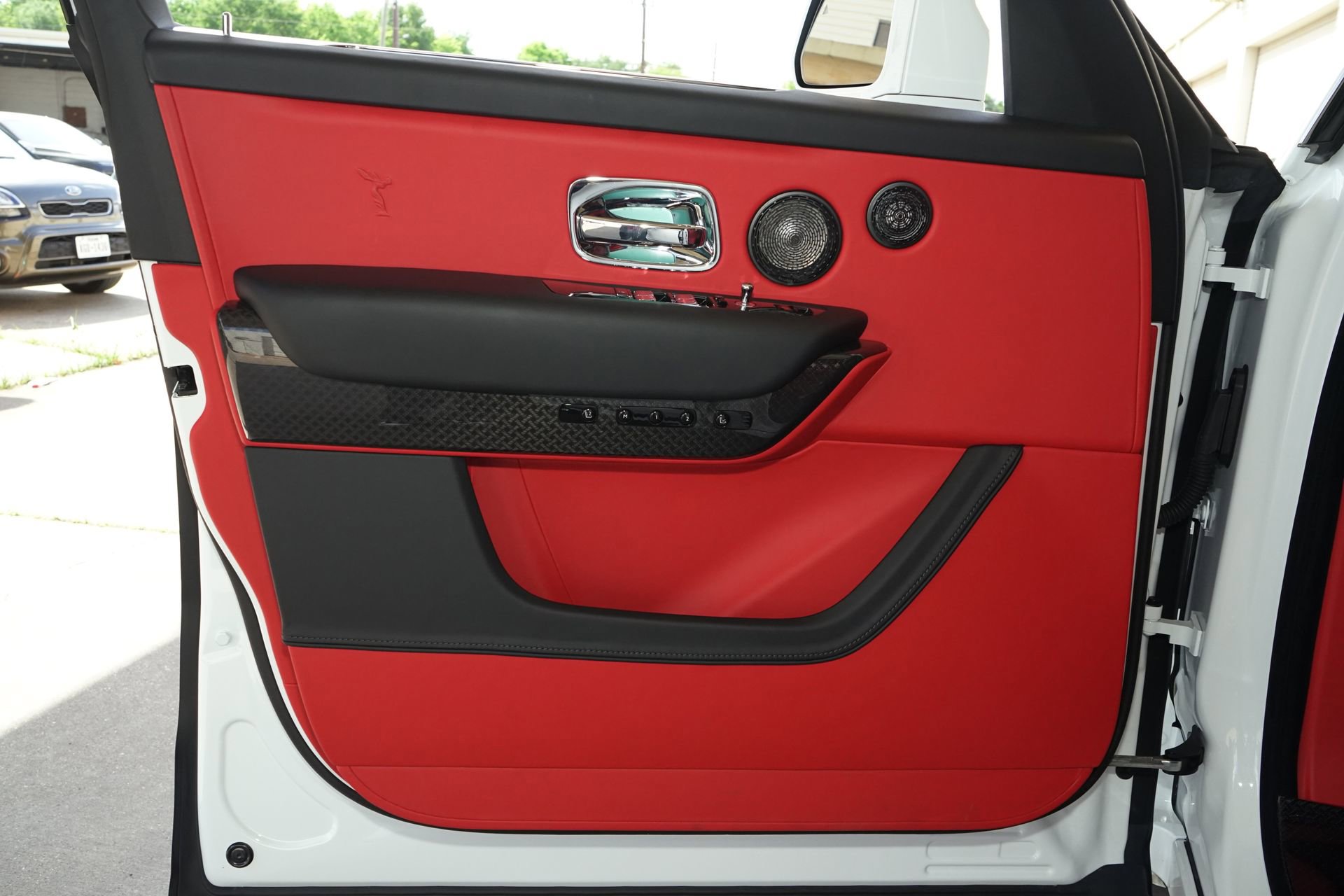 Used 2025 Rolls-Royce Cullinan Black Badge w/ Leather Finishing Pack image 36