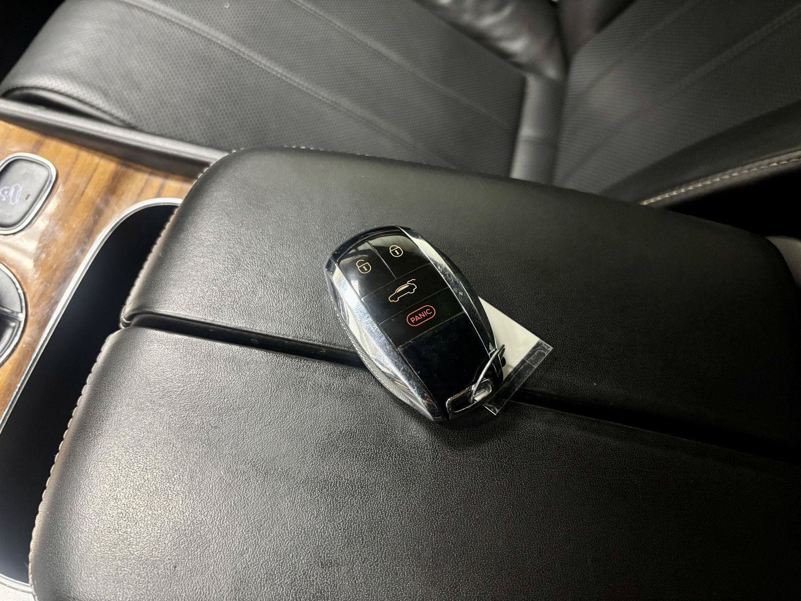 Used 2018 Bentley Bentayga AWD/4WD image 39