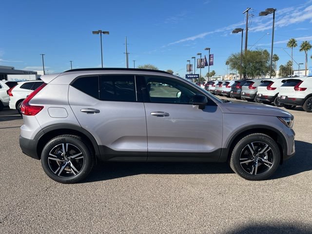 New 2026 Volvo XC40 B4 Core FWD image 2