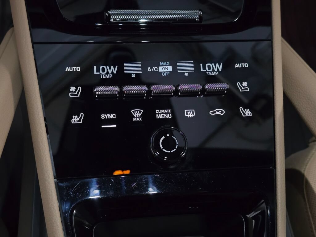 Certified 2025 Porsche Cayenne Coupe AWD/4WD image 17