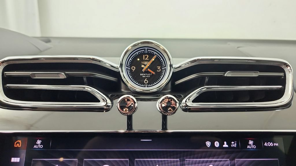 Used 2021 Bentley Bentayga Speed AWD/4WD image 19