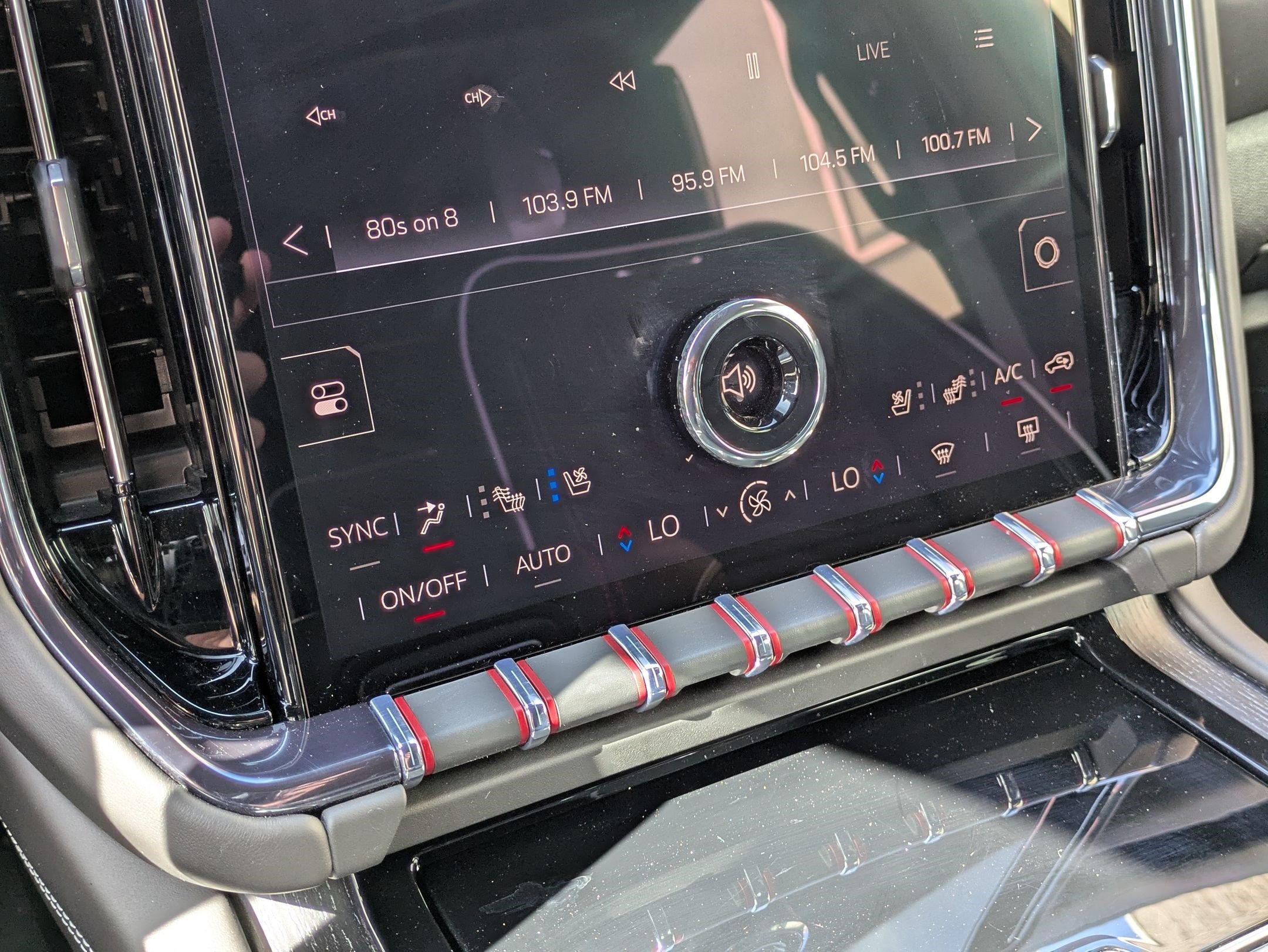 Certified 2025 GMC Yukon AT4 Ultimate AWD/4WD image 22