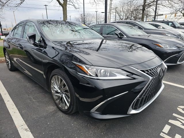 Used 2023 Lexus ES 350 Luxury w/ Accessory Package (Z2) image 2