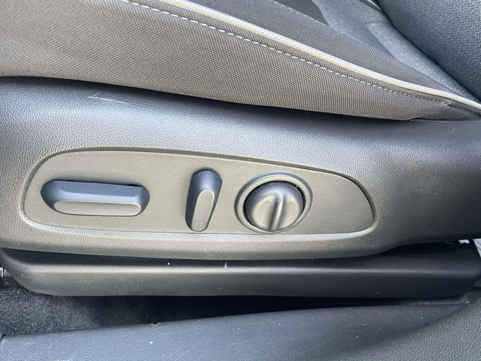 Used 2025 Chevrolet TrailBlazer LT w/ Convenience Package image 13