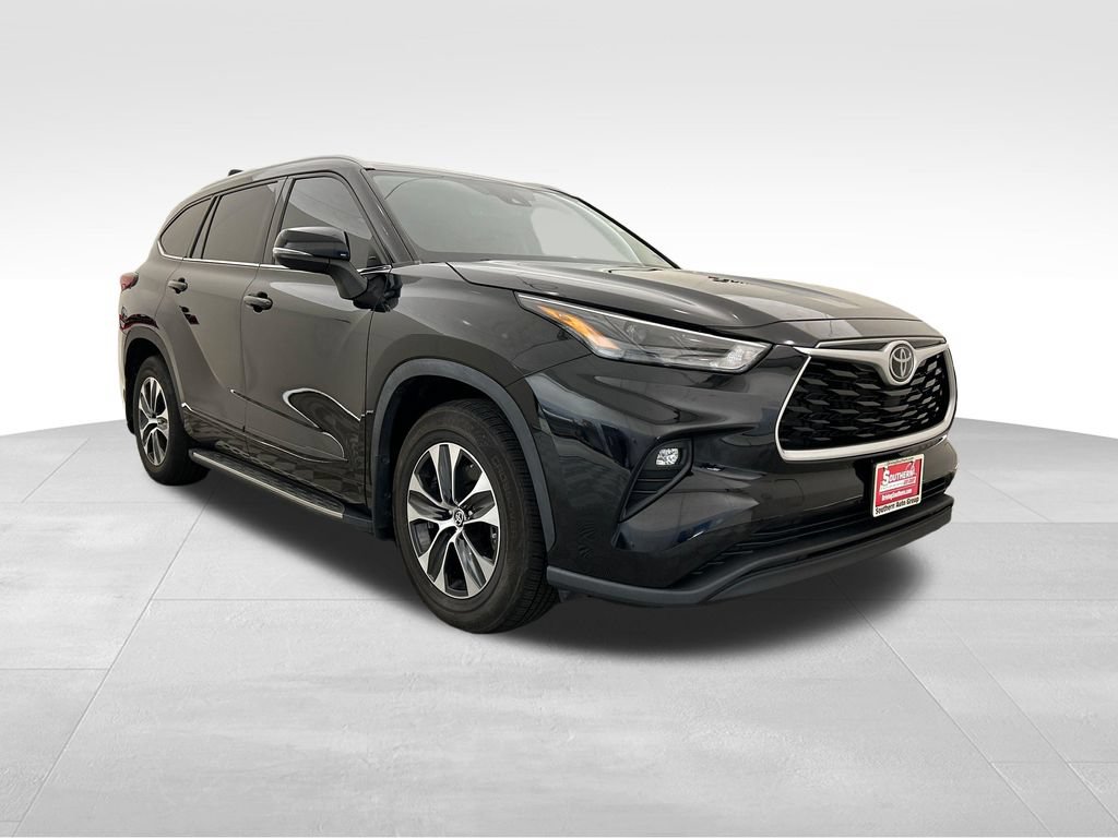 Used 2022 Toyota Highlander XLE FWD image 8