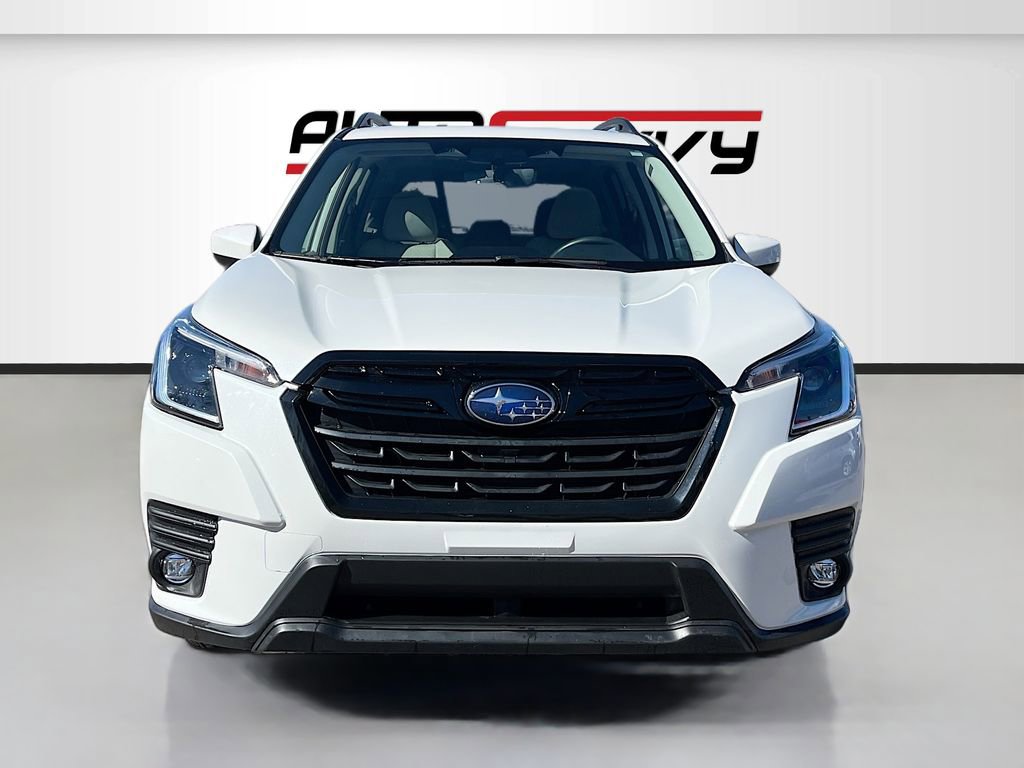 Used 2024 Subaru Forester Premium image 2
