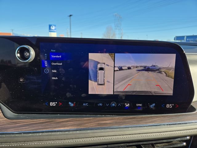 Used 2025 Chevrolet Suburban LT image 25