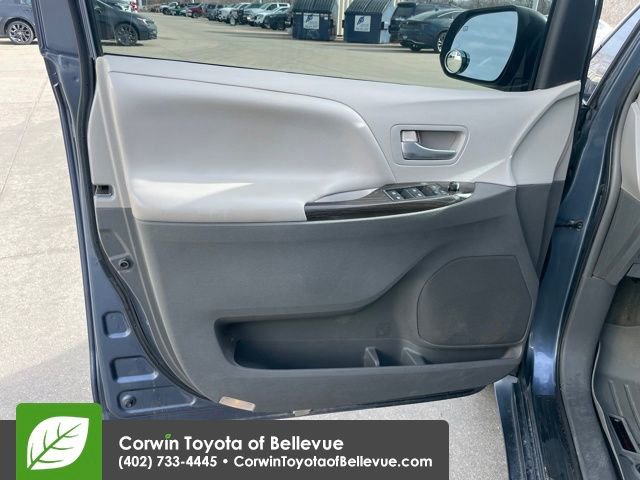 Used 2015 Toyota Sienna XLE w/ XLE Navigation Package image 10
