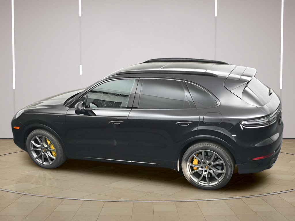 Certified 2022 Porsche Cayenne Turbo S AWD/4WD image 35