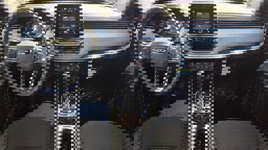 Used 2025 Jeep Compass Sport image 9