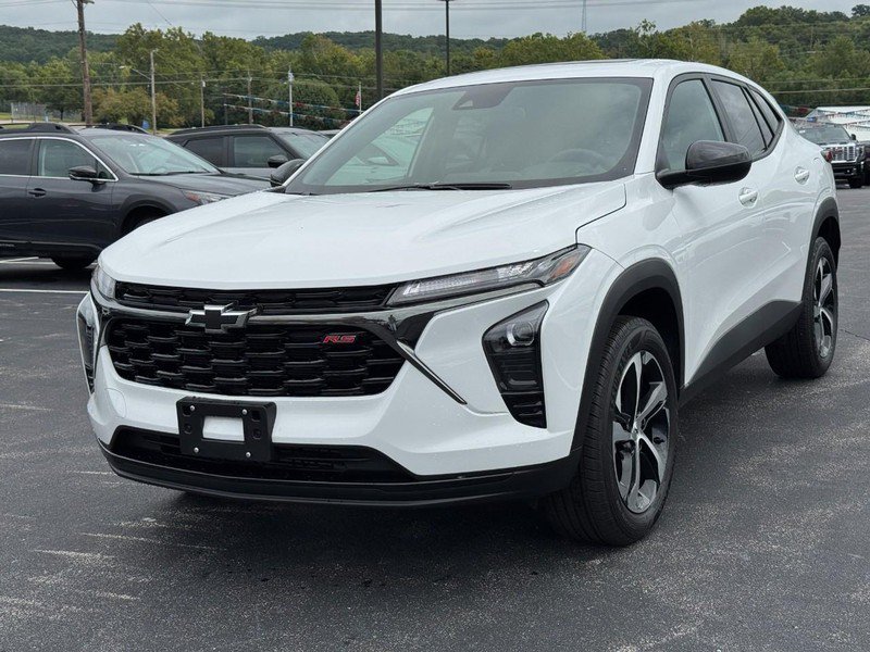 Used 2025 Chevrolet Trax RS w/ Sunroof Package FWD image 8