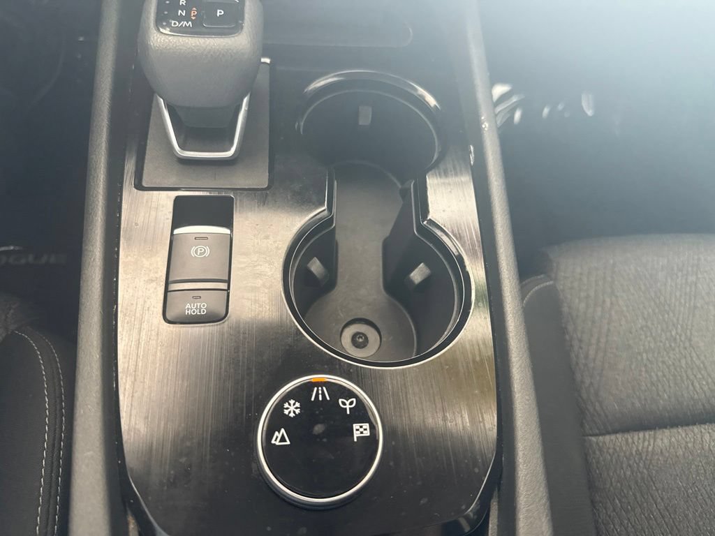 Used 2024 Nissan Rogue SV AWD/4WD image 16