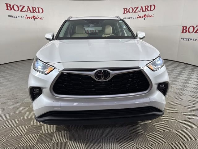 Used 2022 Toyota Highlander XLE image 2