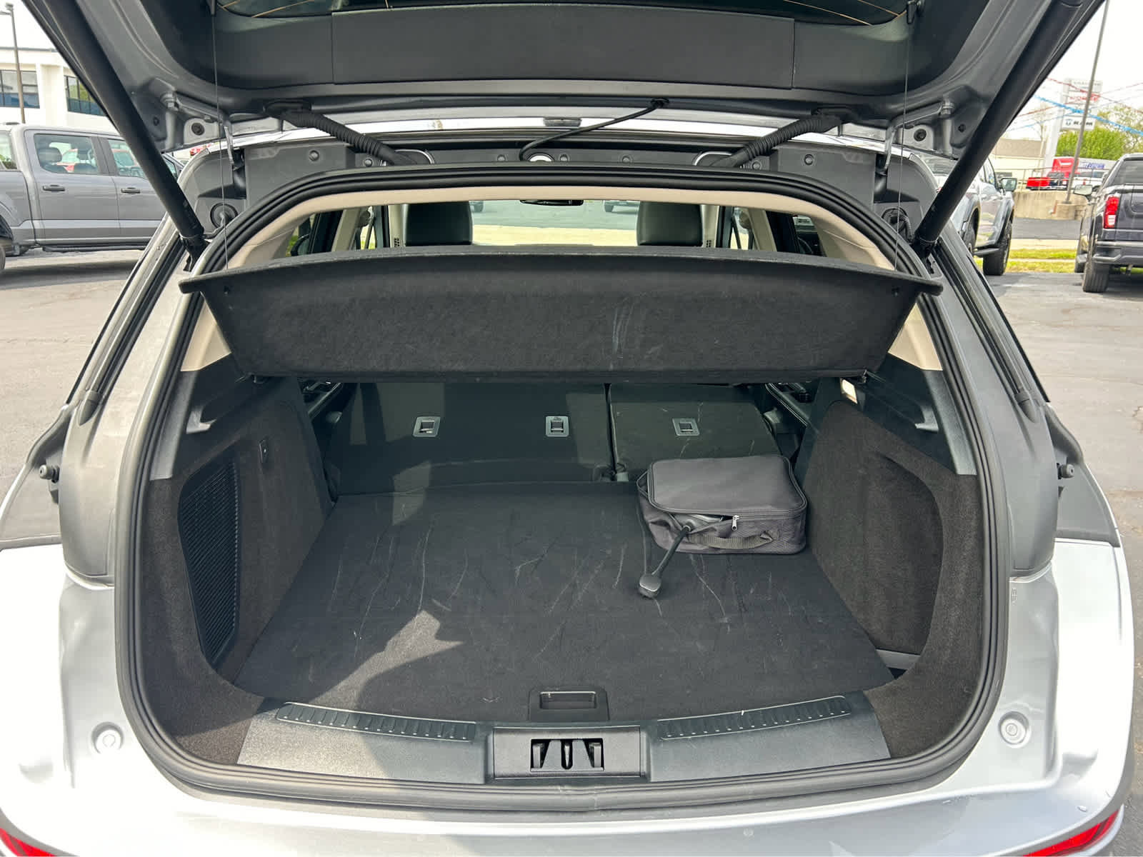 Used 2024 Lincoln Corsair Grand Touring w/ Rear Removable Package Tray image 8