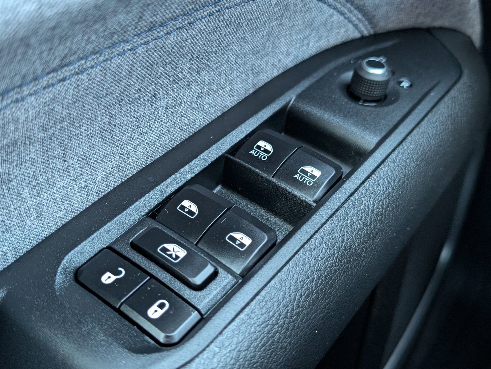 Used 2024 Jeep Compass Latitude image 27