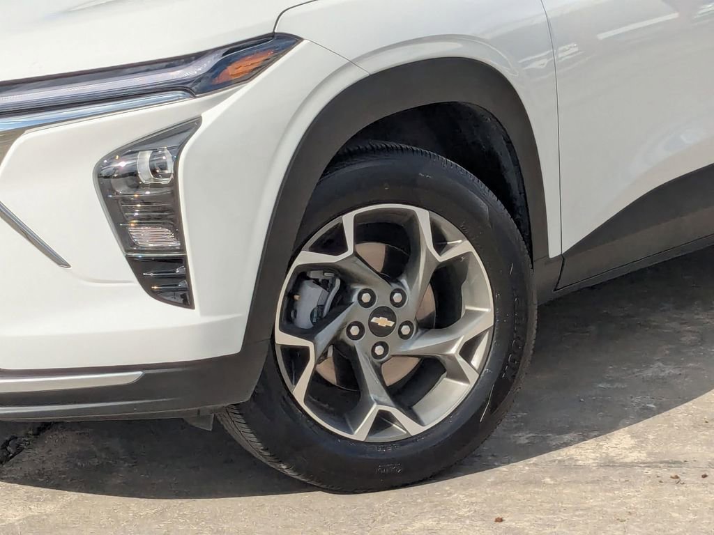 Used 2025 Chevrolet Trax LT w/ LT Convenience Package image 31