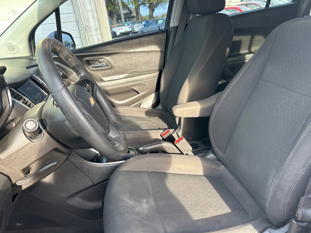 Used 2020 Chevrolet Trax LS w/ Tint and Cruise Package image 11