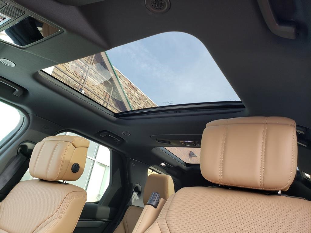 New 2026 Land Rover Discovery Limited Edition image 18