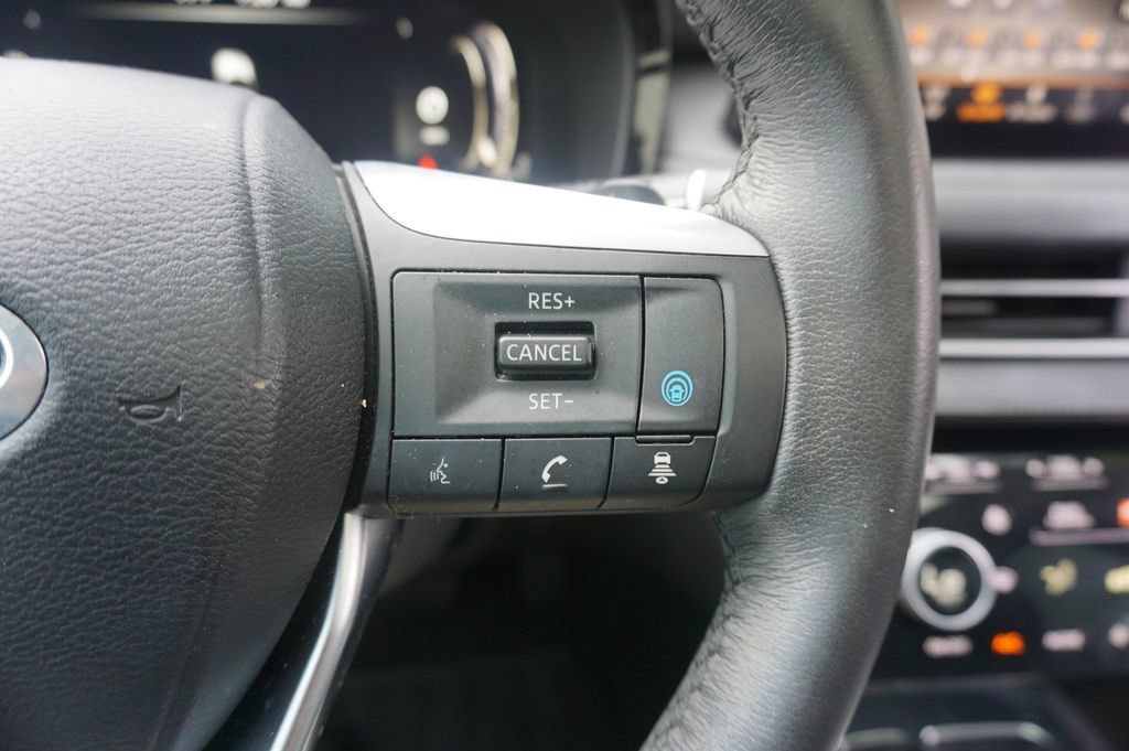 Used 2023 INFINITI QX60 Luxe w/ Vision Package FWD image 9
