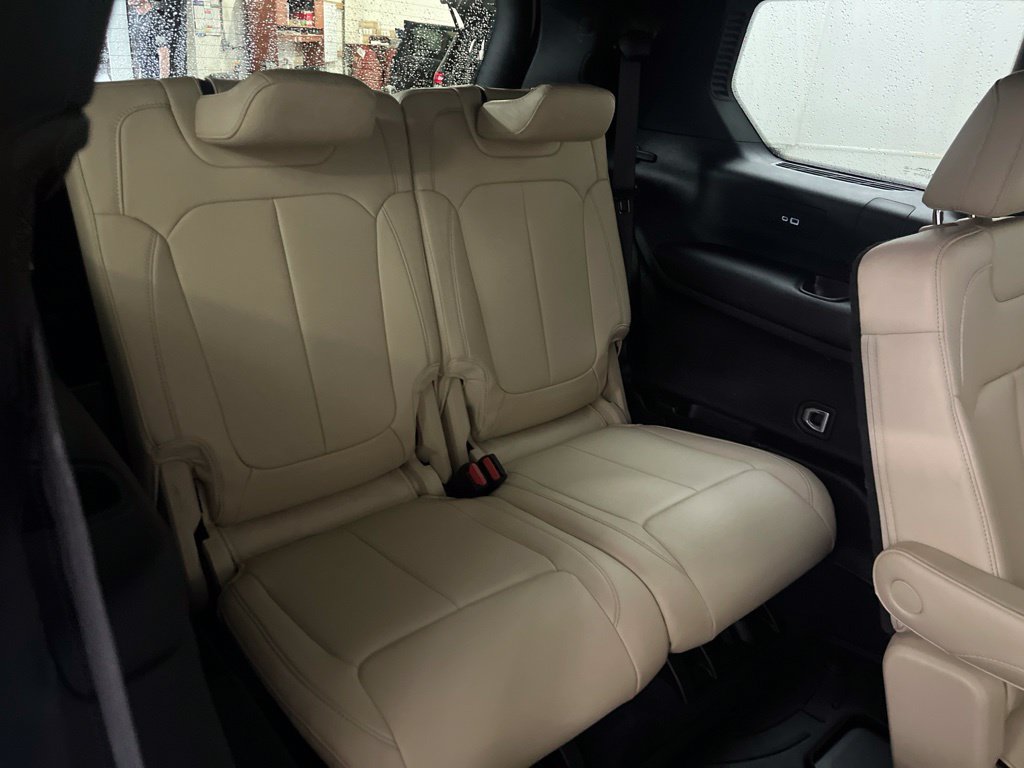 Used 2024 Jeep Grand Cherokee L Limited AWD/4WD image 20