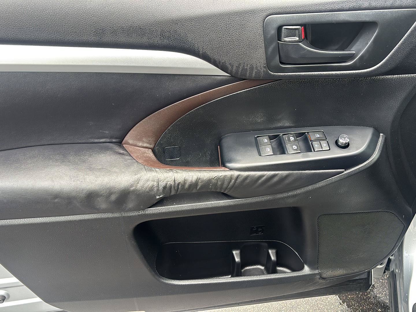 Used 2016 Toyota Highlander Plus FWD image 26